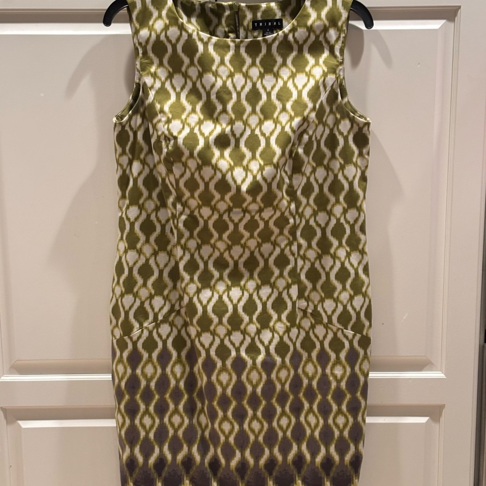 Tribal knee‎ length dress size 8.  Zipper closure cotton